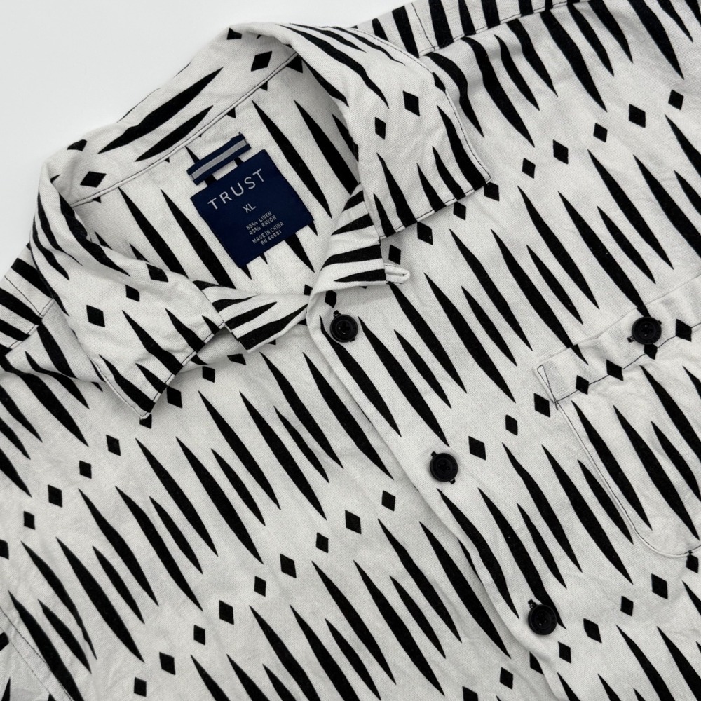 Trust Mens XL Linen Blend Short Sleeve Button Down Shirt Black White Geometric